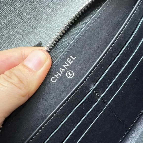 100% Authentic CHANEL Patent Leather Wallet - Picture 12 of 14